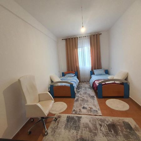 Spacious House With A Big Garden And Fire Pit Villa Tiranë Luaran gambar