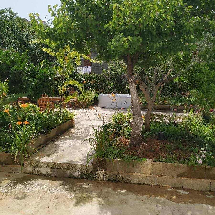 Spacious House With A Big Garden And Fire Pit Villa Tiranë Luaran gambar